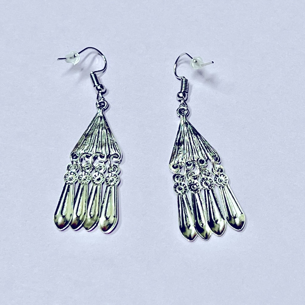 Silver tone dangle earrings - Picture 3 of 3